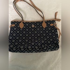 Used 1X Gianibernini tote. Very light and comfortable.